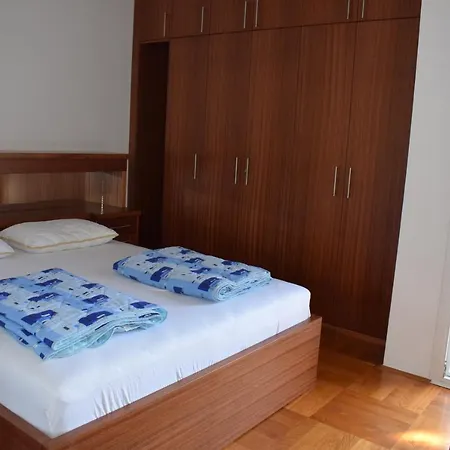 Leah Apartment